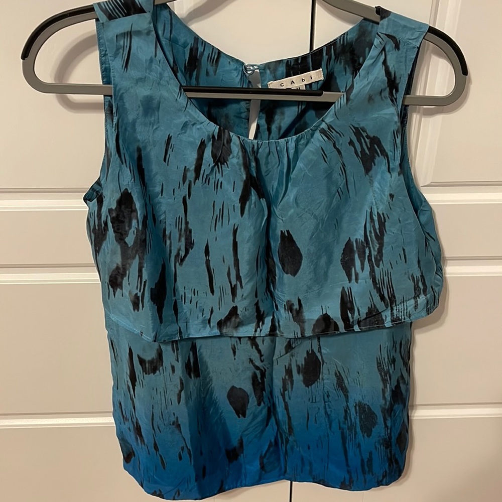 CAbi # 142 Serene blue black ombré silk tiered sleeveless blouse, size medium